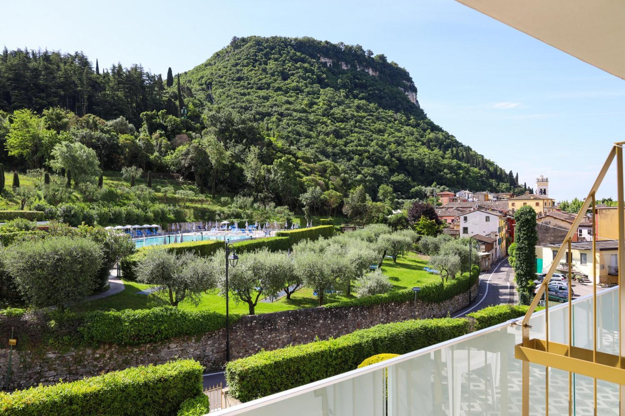 Hotel La Perla - Bike Hotel Garda  Esterno foto