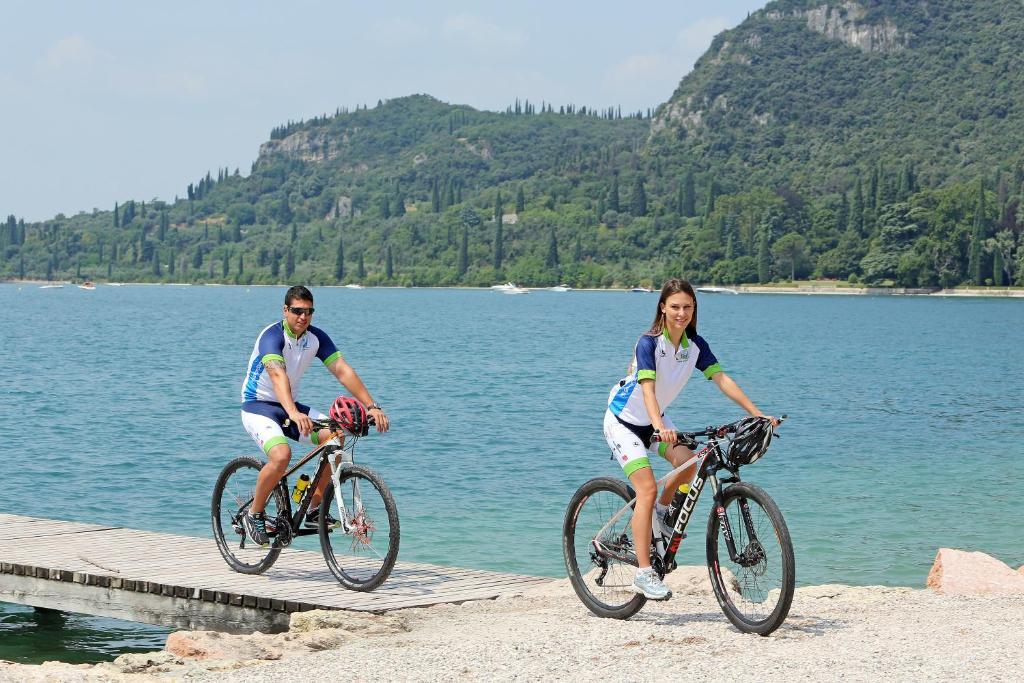 Hotel La Perla - Bike Hotel Garda  Esterno foto