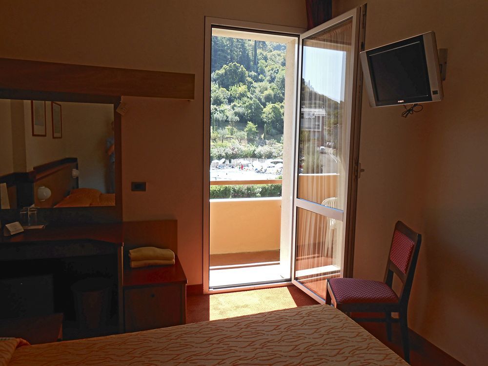 Hotel La Perla - Bike Hotel Garda  Esterno foto
