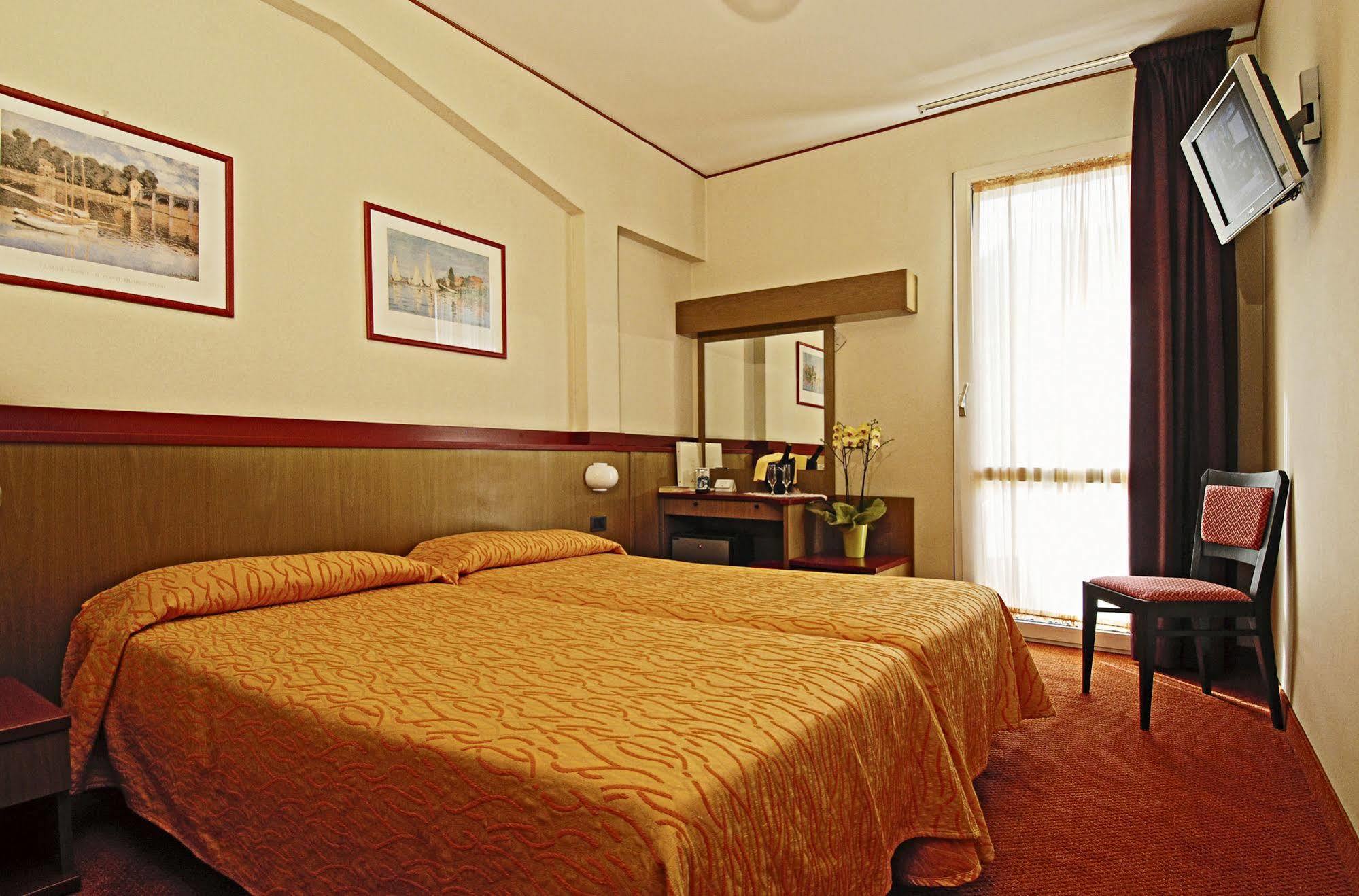Hotel La Perla - Bike Hotel Garda  Esterno foto