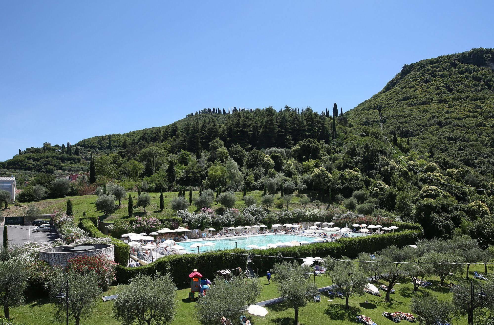Hotel La Perla - Bike Hotel Garda  Esterno foto